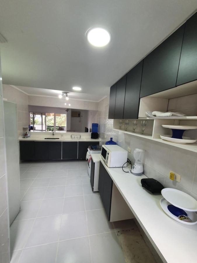 Apartamento Ate 10 Pessoas Na Enseada Guaruja Em Condominio Clube Praia Piscinas Salao Jogos Quadra Futebol Campo Parquinho Brinquedos Wi-Fi Home Office Kültér fotó